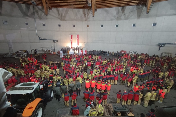 Übergabe des Friedenslichtes an die Feuerwehrjugendgruppen