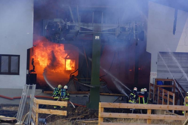 Nauders - Vollbrand des Daches der Talstation Bergkastelseilbahn